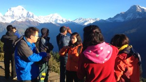 141027050413_chinese_tourists_in_nepal7_976x549_bbc_nocredit1