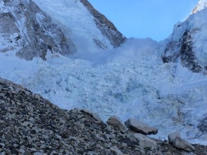 mount-everest-avlanche